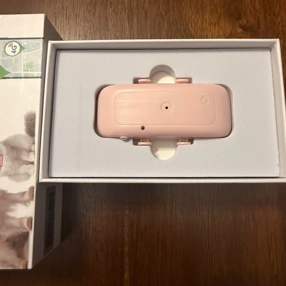 SEEWORLD GPS Tracker for Pets - White Box with Pet Images